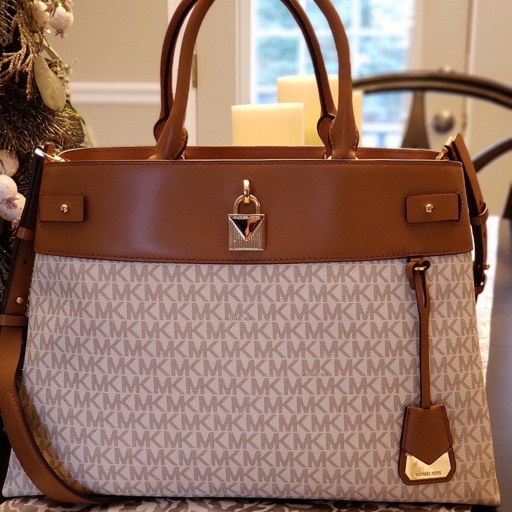 Like New! Authentic Michael Kors bag